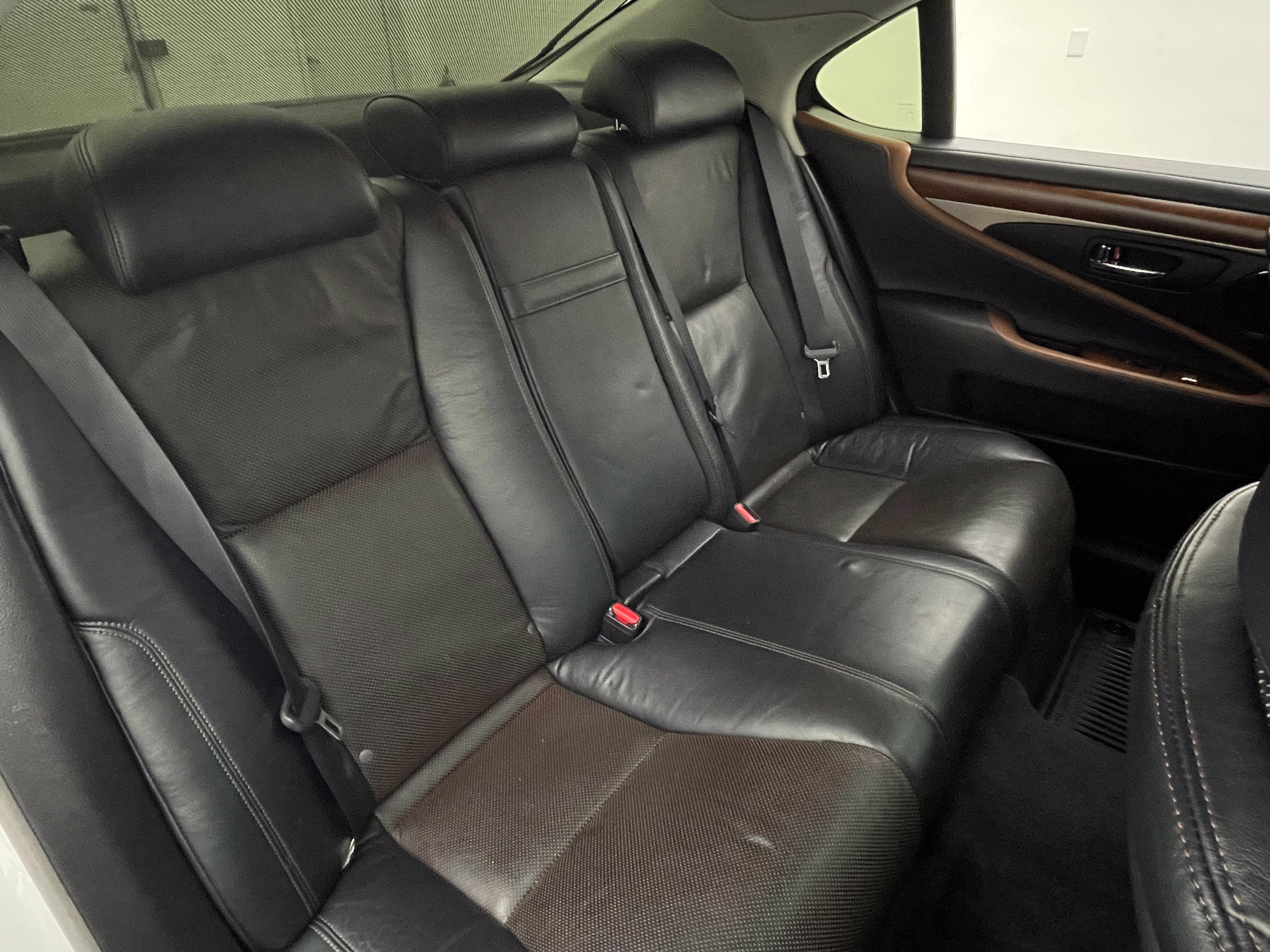 Used 2013 Lexus LS 460 AWD w/ Comfort Pkg image 40
