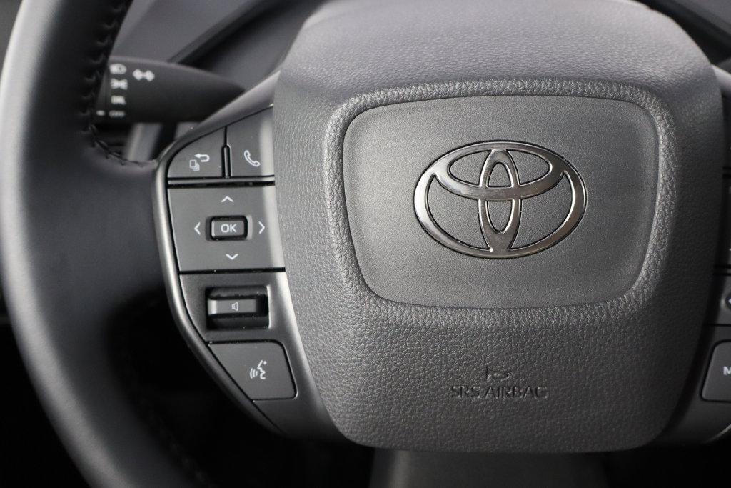 Used 2026 Toyota Prius LE FWD image 8