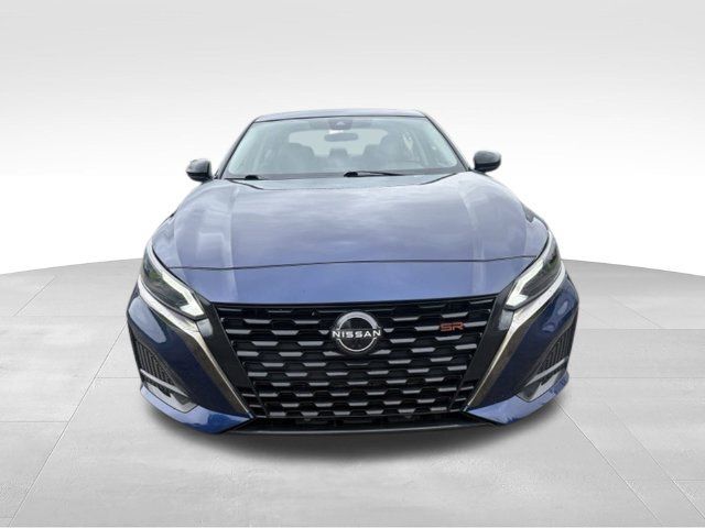 Used 2024 Nissan Altima 2.5 SR AWD/4WD image 7