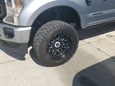 Used 2022 Ford F350 Platinum w/ Snow Plow Prep Package AWD/4WD image 2