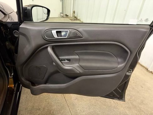 Used 2015 Ford Fiesta SE w/ Comfort Package FWD image 16