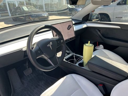 Used 2025 Tesla Model Y Long Range RWD image 5