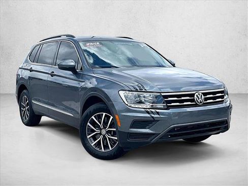Used 2020 Volkswagen Tiguan SE w/ Panoramic Sunroof Package FWD image 12
