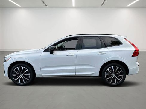 Used 2025 Volvo XC60 B5 Plus image 2