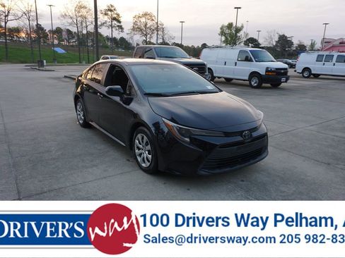 Used 2023 Toyota Corolla LE image 1