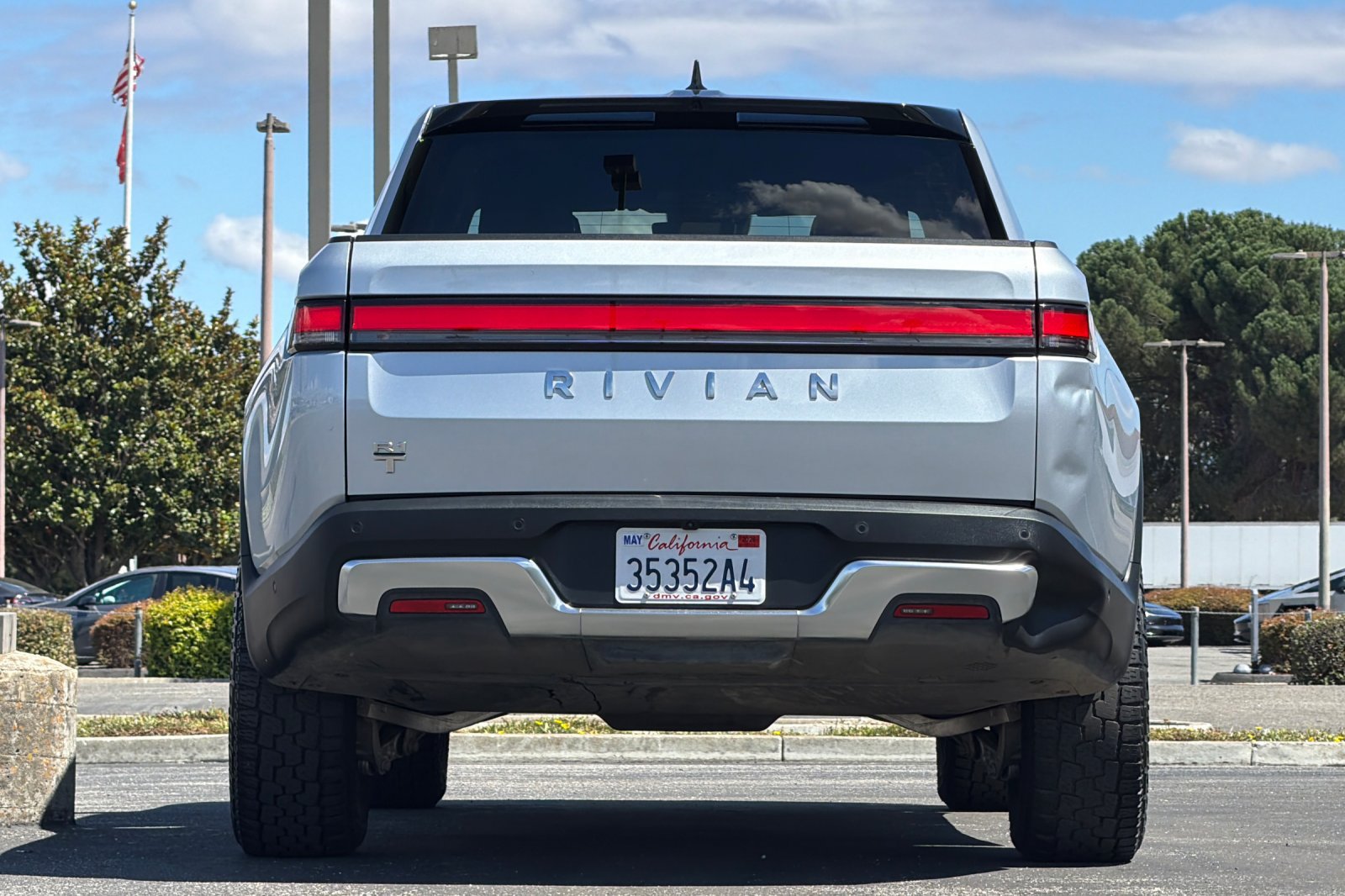 Used 2023 Rivian R1T Adventure Dual AWD/4WD image 5