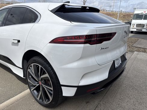 Certified 2023 Jaguar I-PACE HSE AWD/4WD image 13