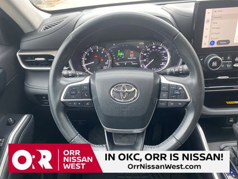 Used 2023 Toyota Highlander XLE image 24