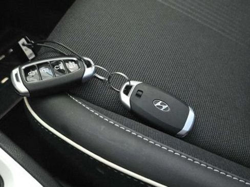 Certified 2025 Hyundai Venue Limited FWD image 23