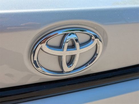 Used 2021 Toyota Corolla LE image 24