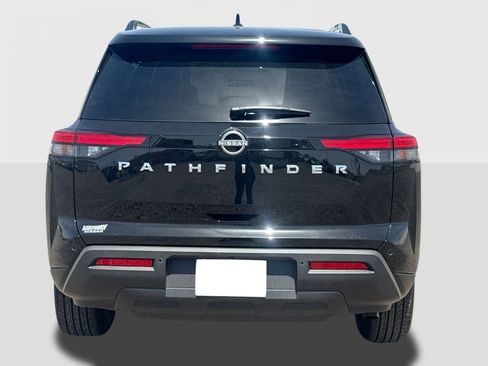New 2025 Nissan Pathfinder SV image 4