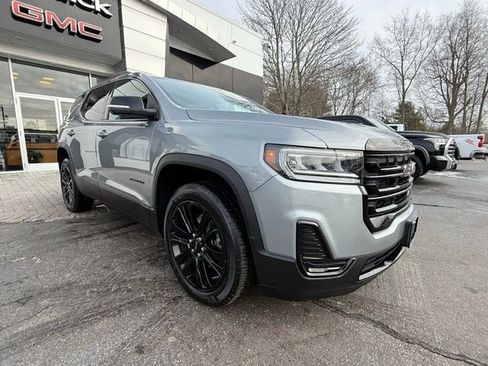 Used 2023 GMC Acadia SLE w/ Driver Convenience Package image 6