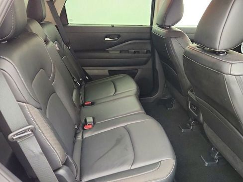 Used 2025 Nissan Pathfinder SL AWD/4WD image 22