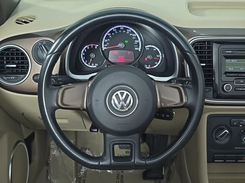 Used 2013 Volkswagen Beetle 2.5 70's Edition FWD image 31
