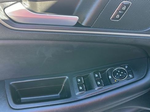 Used 2023 Ford Edge SEL image 13