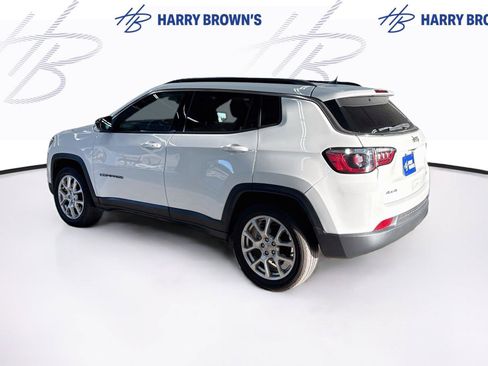 Used 2023 Jeep Compass Latitude AWD/4WD image 2