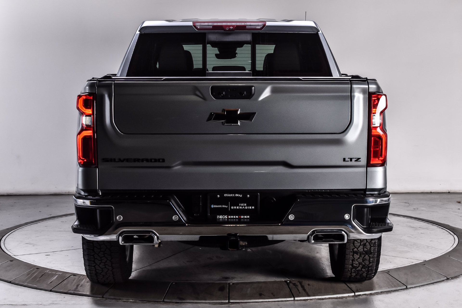 Used 2024 Chevrolet Silverado 1500 LTZ w/ LTZ Premium Package AWD/4WD image 5