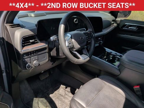 Used 2025 Chevrolet Suburban Z71 w/ Comfort Package AWD/4WD image 9
