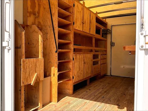 Used 2017 Chevrolet Express 3500 RWD image 31