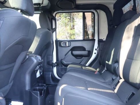 Used 2022 Jeep Gladiator Sport image 7