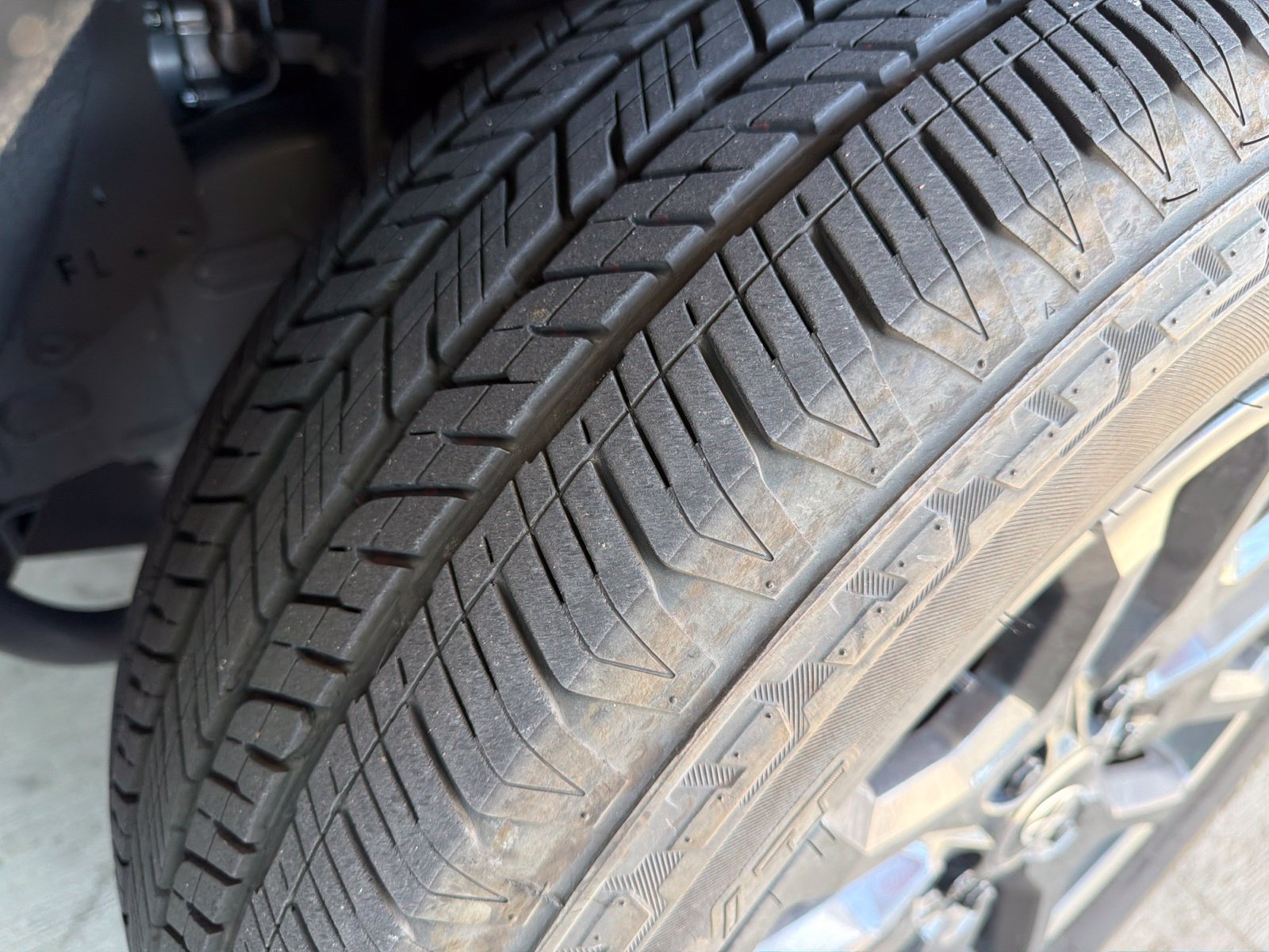 Used 2025 Toyota Sequoia Platinum AWD/4WD image 3
