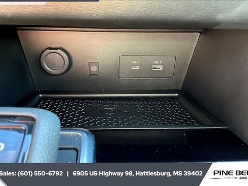 Used 2023 Nissan Pathfinder SL w/ Lighting Package (N92) image 23