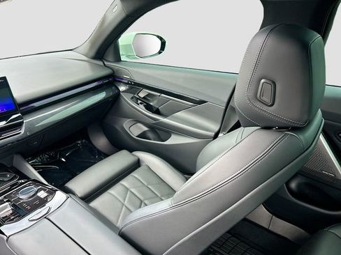 Used 2026 BMW 530i RWD image 5