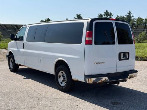 Used 2008 Chevrolet Express 3500 LS RWD image 3