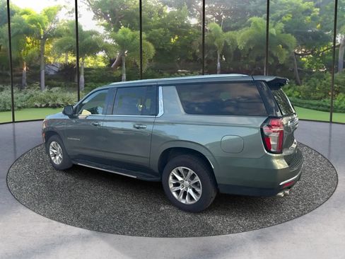 Used 2023 Chevrolet Suburban Premier RWD image 7