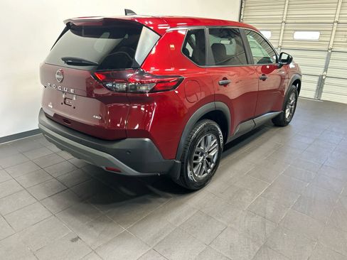 Used 2023 Nissan Rogue S AWD/4WD image 3