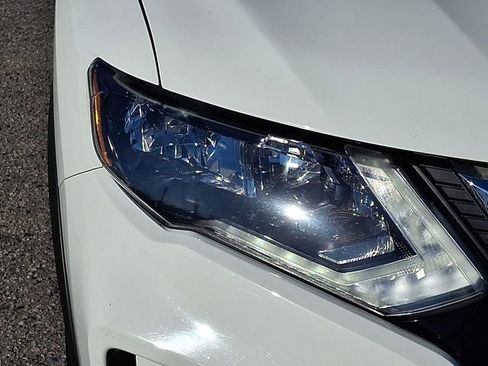 Used 2018 Nissan Rogue S image 9