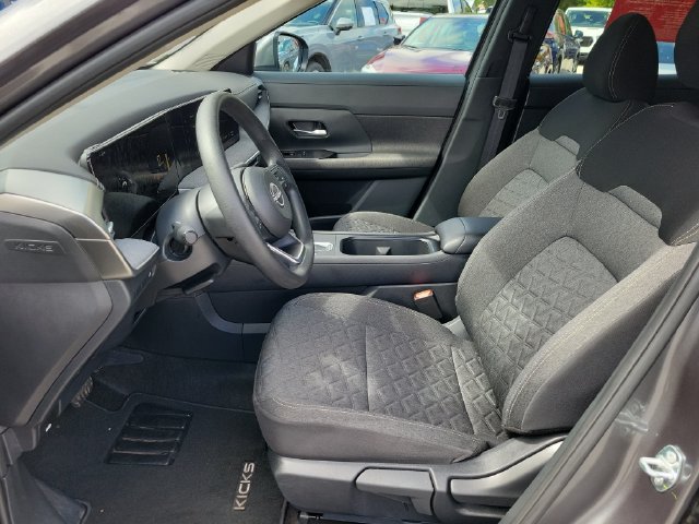Certified 2025 Nissan Kicks SV FWD image 19