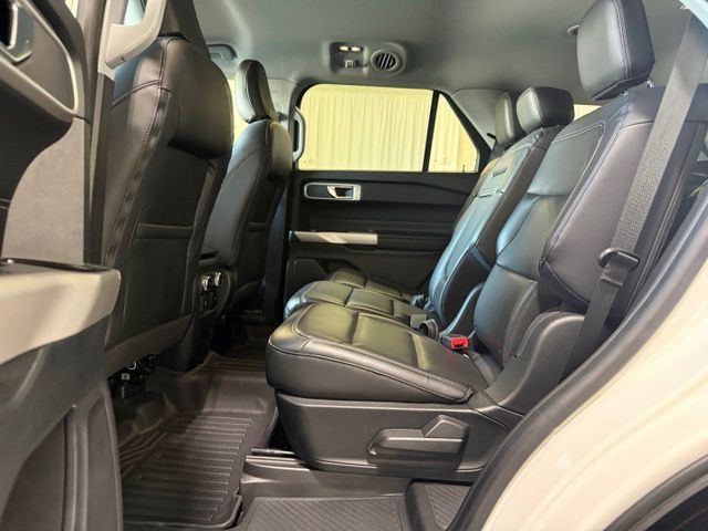 Used 2022 Ford Explorer XLT w/ Equipment Group 202A AWD/4WD image 22