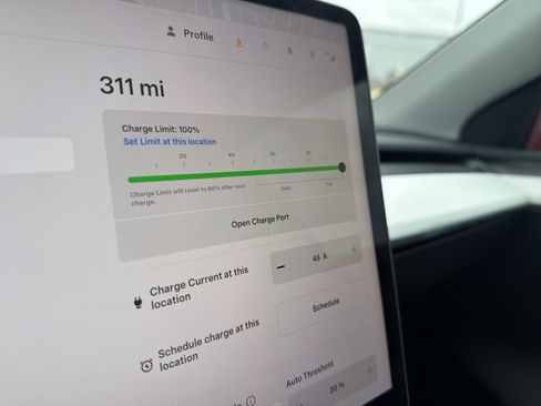 Used 2023 Tesla Model Y Long Range AWD/4WD image 1