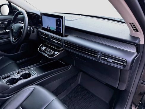 Used 2024 Lincoln Corsair AWD image 30
