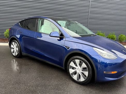 Used 2023 Tesla Model Y Long Range AWD/4WD image 3