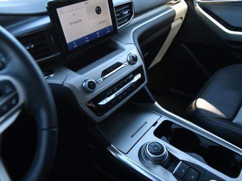 Used 2023 Ford Explorer XLT w/ Equipment Group 202A image 18