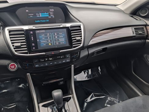 Used 2017 Honda Accord EX image 28