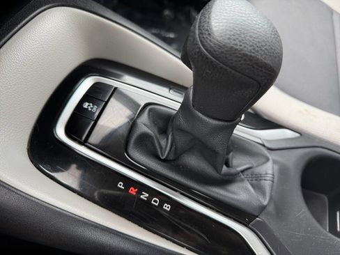 Used 2025 Toyota Corolla LE FWD image 38