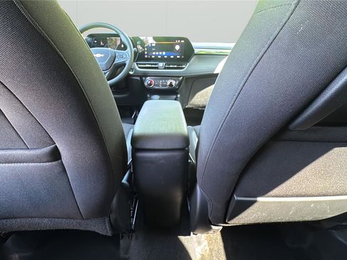 Used 2025 Chevrolet TrailBlazer LT AWD/4WD image 23
