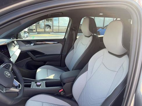 New 2026 Volkswagen Tiguan SE R-Line FWD image 14