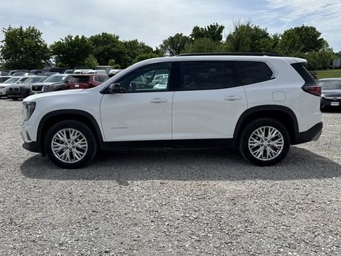 Used 2024 GMC Acadia Elevation AWD/4WD image 3