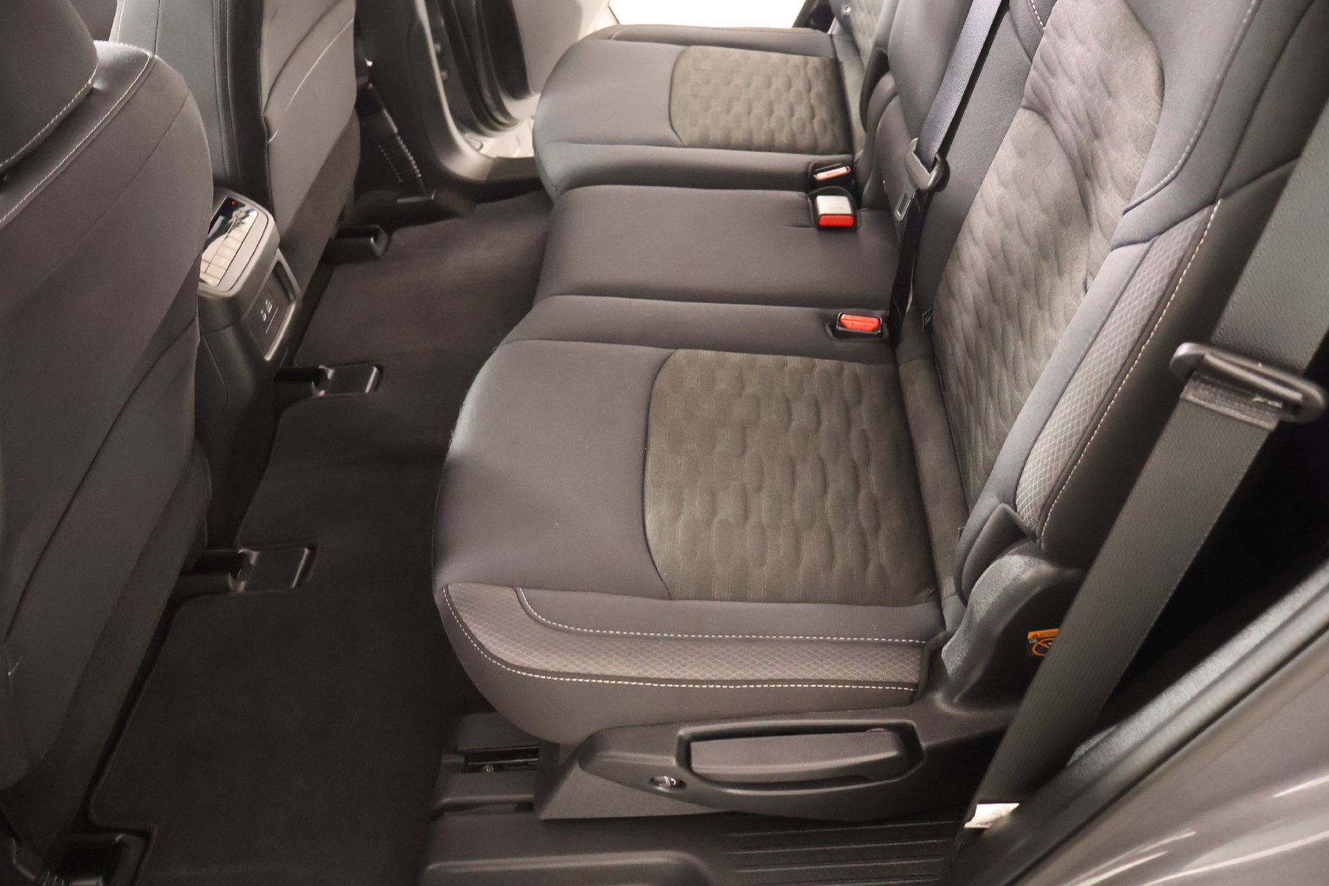 Used 2025 Nissan Pathfinder SV FWD image 12