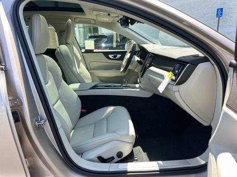 New 2026 Volvo V60 B5 Cross Country Plus w/ Climate Package image 20