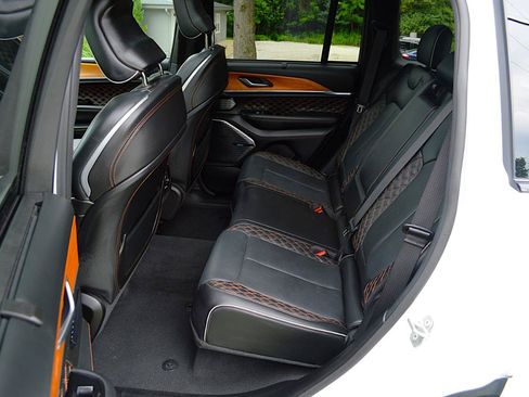 Used 2024 Jeep Grand Cherokee Summit AWD/4WD image 14