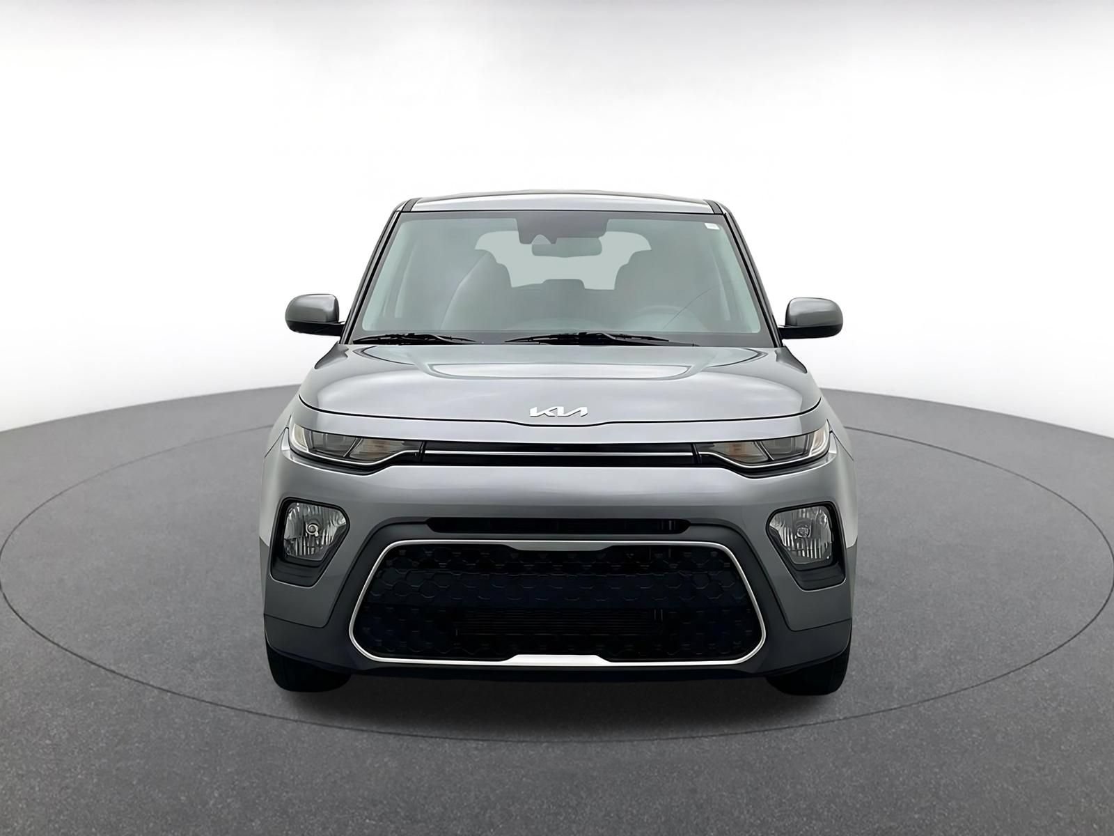 Used 2025 Kia Soul LX w/ LX Technology Package FWD image 2