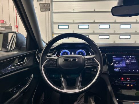 Used 2022 Jeep Grand Cherokee L Laredo w/ Luxury Tech Group I image 27