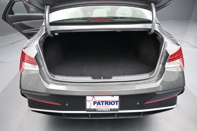 Used 2024 Hyundai Elantra Limited FWD image 13