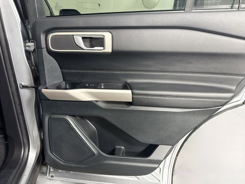 Used 2023 Ford Explorer XLT w/ Equipment Group 202A RWD image 28