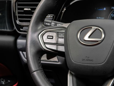 Used 2025 Lexus NX 250 FWD w/ Towing Package (2000 Lbs) image 21